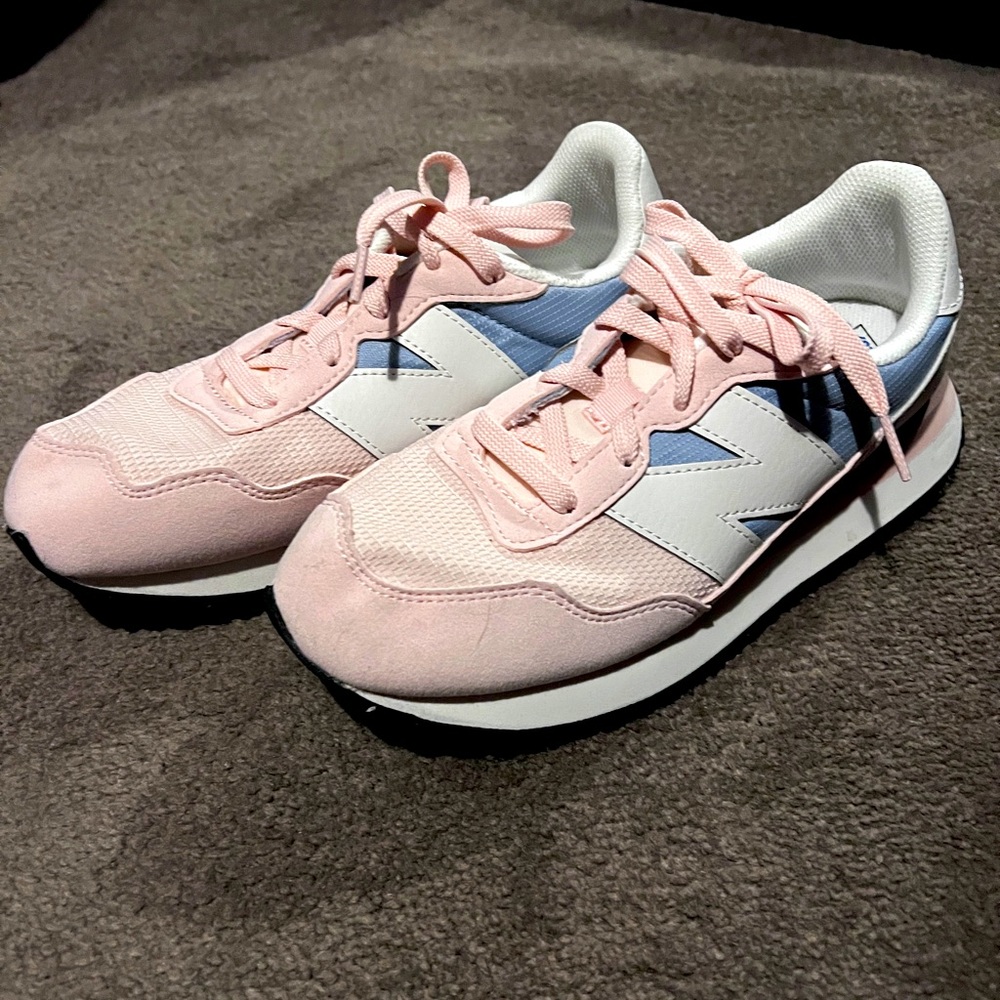 BNWOB NEW BALANCE SNEAKERS